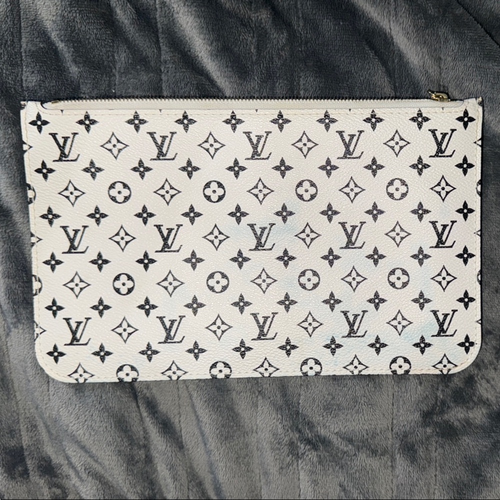 Louis Vuitton Black and White Clutch Timeless Elegance